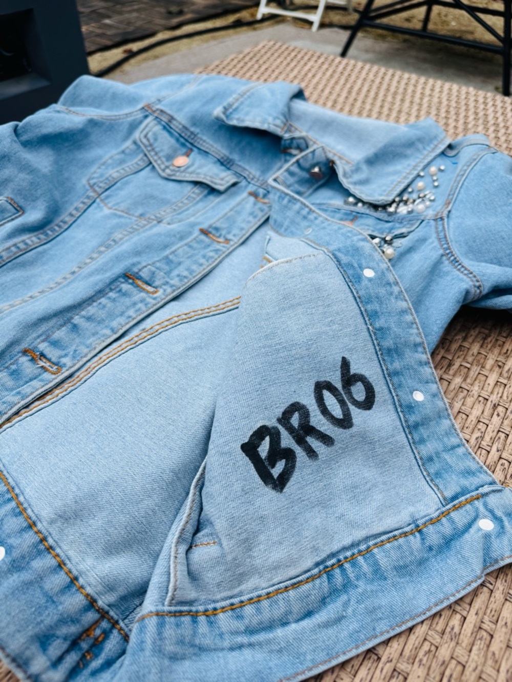 BR06 - 1/1 Denim Jacket “Now You Know” Hand Painted - Picture 6 of 6